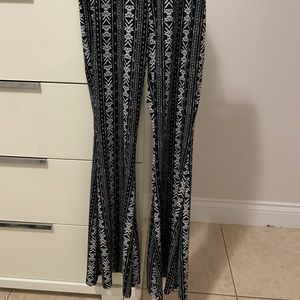 FRANCESCA’S (NEVER WORN) BLACK & WHITE BOHO PANTS